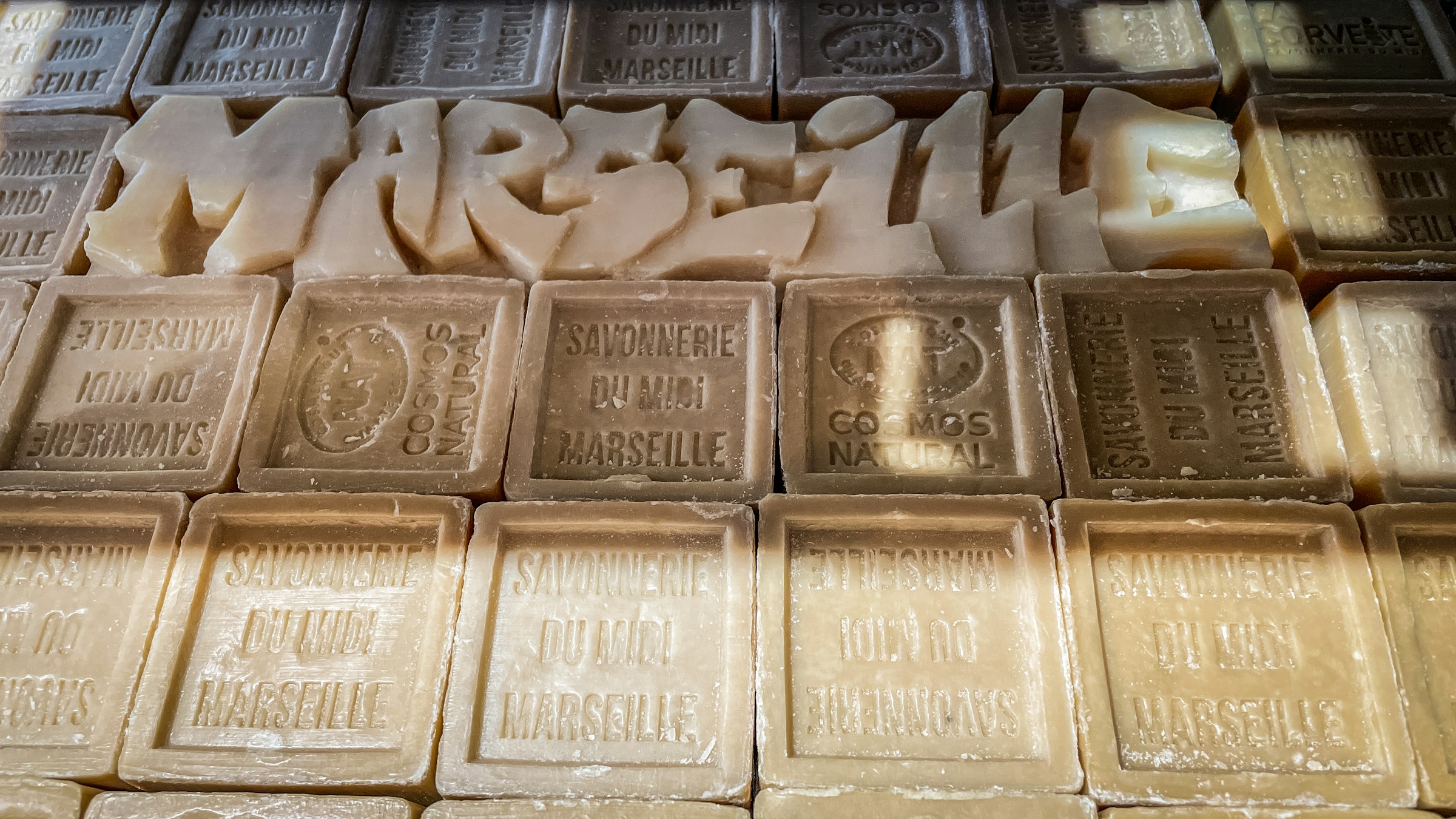 Mouleuses à savon, tampons de marquage en buis, affiches d’époque…