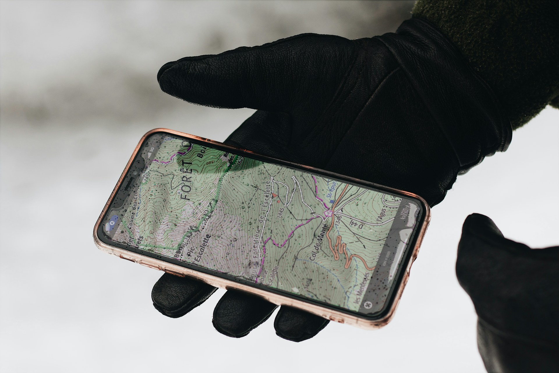 Découvrez Advanced Tracking, traceur GPS et distributeur de solutions satellitaires