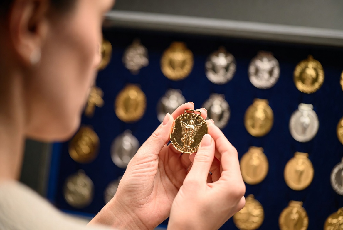 Médaille de baptême : 6 idées de symboles religieux